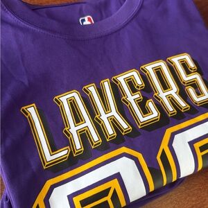 NBA LeBron James #23 Lakers Graphic Tee Men’s Medium